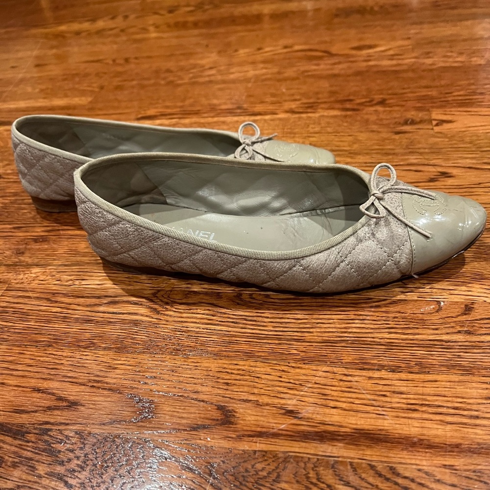 Chanel Light Grey Quilted Leather Cap Toe Cc Logo Ballet Shoes